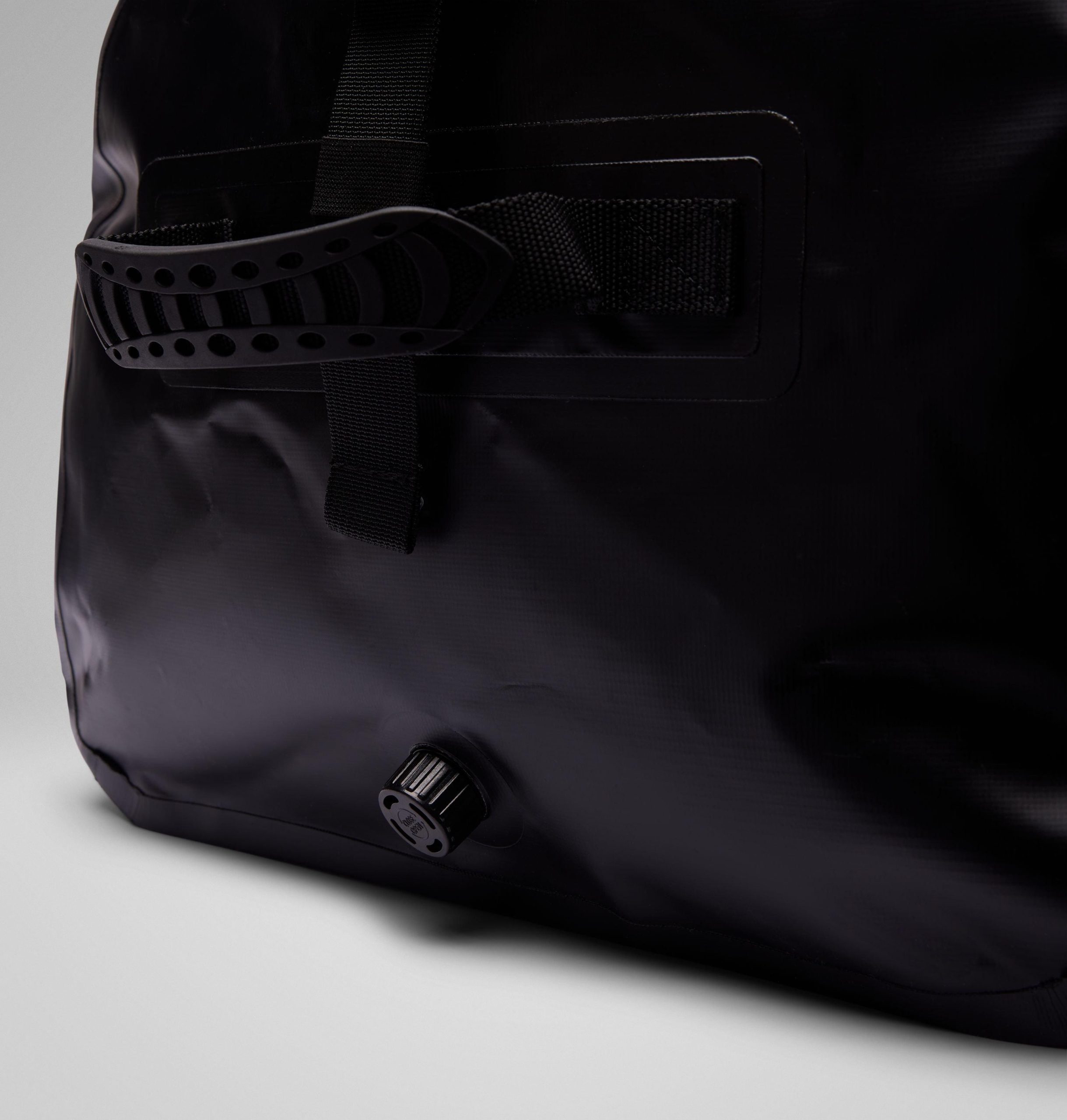pfg スナッグコーナー 80l ダッフルバッグ